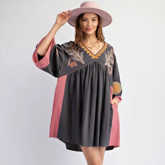 New Easel Embroidered Boho Floral Poly Linen Woven Dress - Picture 2 of 4